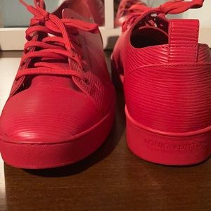 Great condition, rarely worn 100% real Louis V